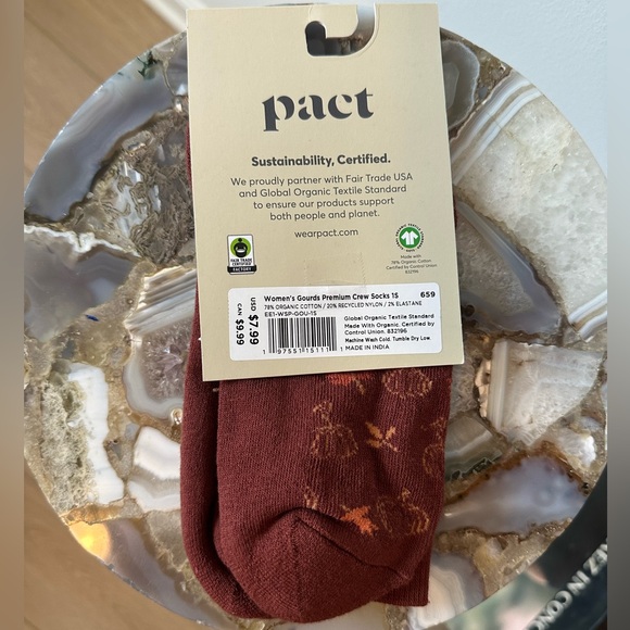 NWT Pact Women’s Premium Crew Socks Fall Pumpkins Leaves Red Orange - Picture 2 of 3